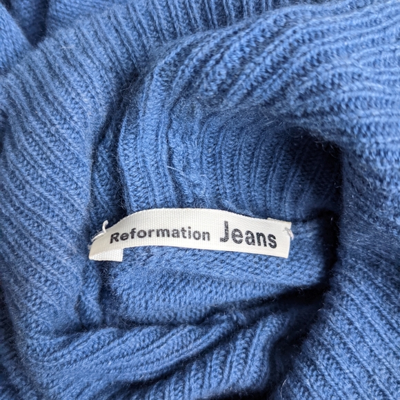 Reformation Blue Cashmere Turtleneck Sweater Size XS - Picture 6 of 6